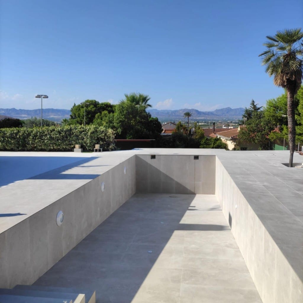 Piscinas de Porcelánico y Piedra - Proyecto 2