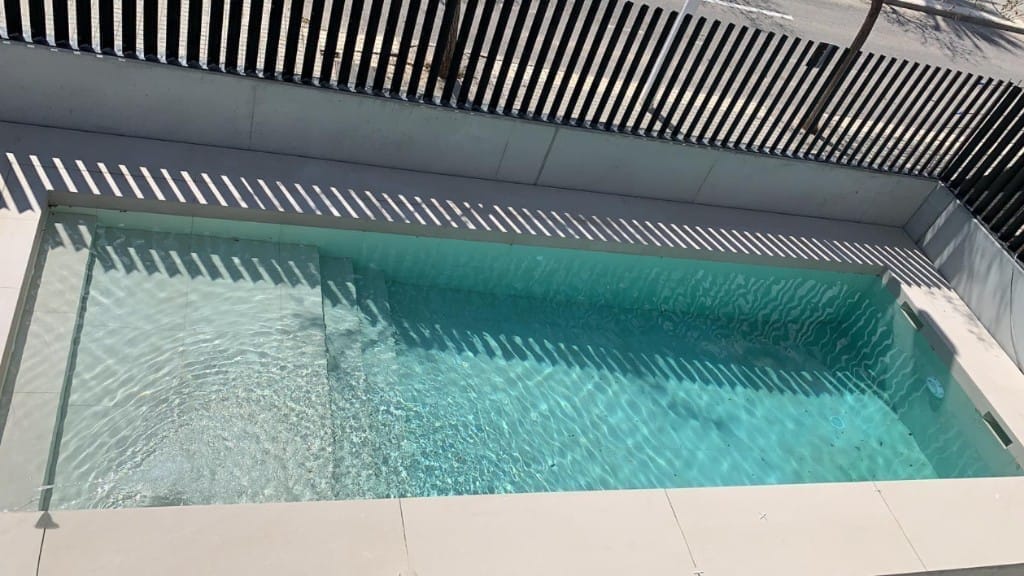 Piscinas de Porcelánico y Piedra - Proyecto 4