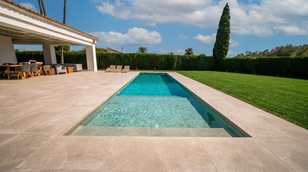 Piscinas de Porcelánico y Piedra